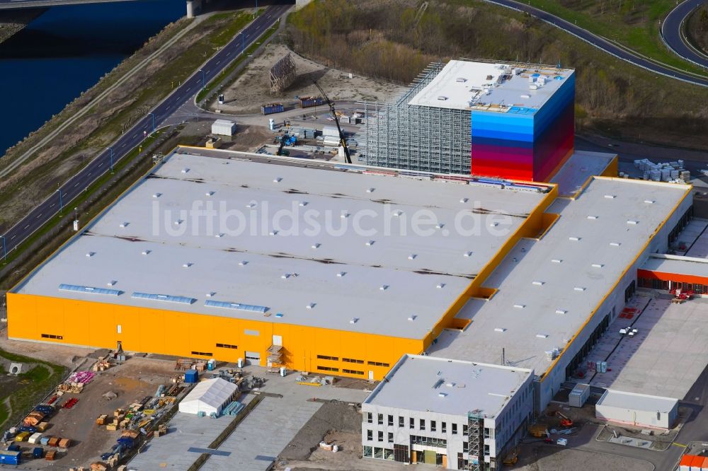 Wustermark aus der Vogelperspektive: Neubau eines Hochregal- Lager-Gebäudekomplex und Logistikzentrum auf dem Gelände dm VZ Verteilerzentrum in Wustermark im Bundesland Brandenburg, Deutschland