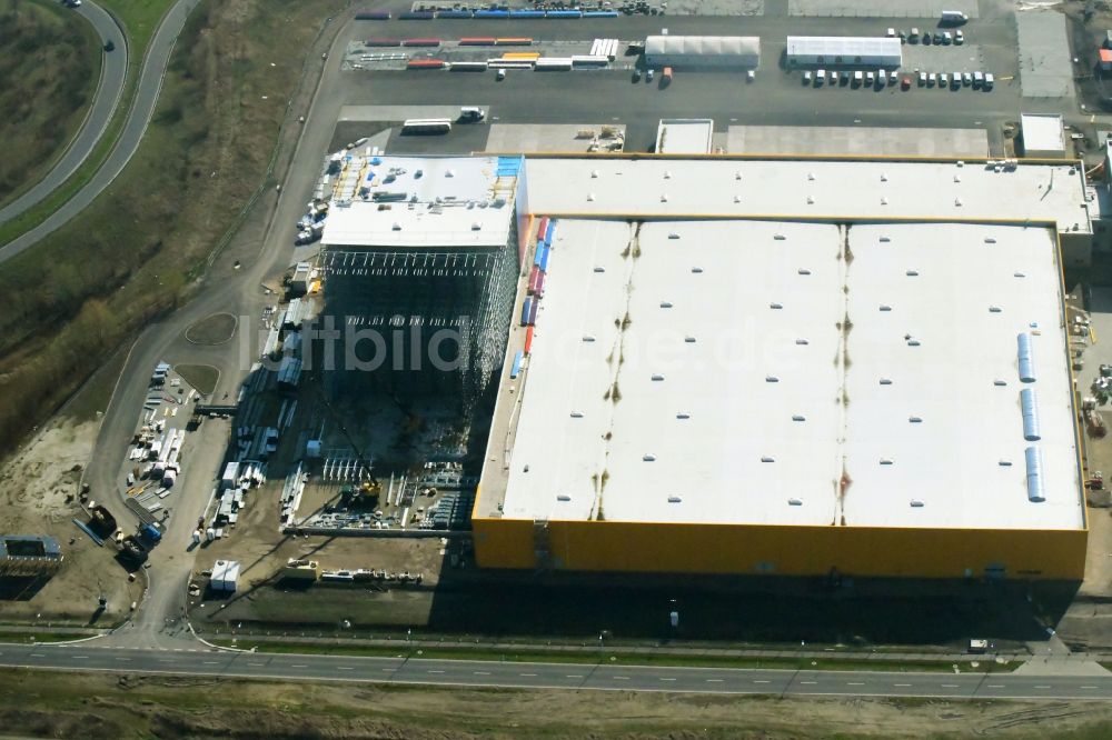 Luftaufnahme Wustermark - Neubau eines Hochregal- Lager-Gebäudekomplex und Logistikzentrum auf dem Gelände dm VZ Verteilerzentrum in Wustermark im Bundesland Brandenburg, Deutschland