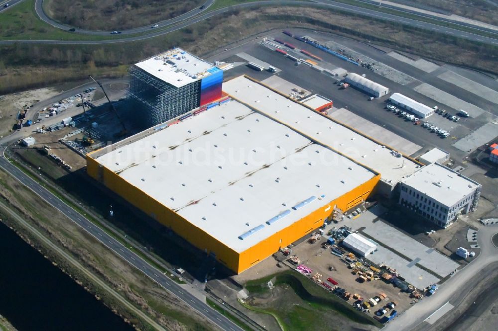 Luftbild Wustermark - Neubau eines Hochregal- Lager-Gebäudekomplex und Logistikzentrum auf dem Gelände dm VZ Verteilerzentrum in Wustermark im Bundesland Brandenburg, Deutschland