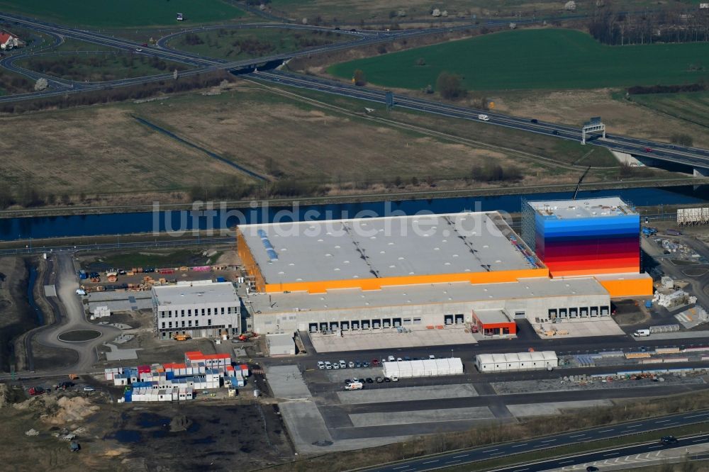 Luftaufnahme Wustermark - Neubau eines Hochregal- Lager-Gebäudekomplex und Logistikzentrum auf dem Gelände dm VZ Verteilerzentrum in Wustermark im Bundesland Brandenburg, Deutschland