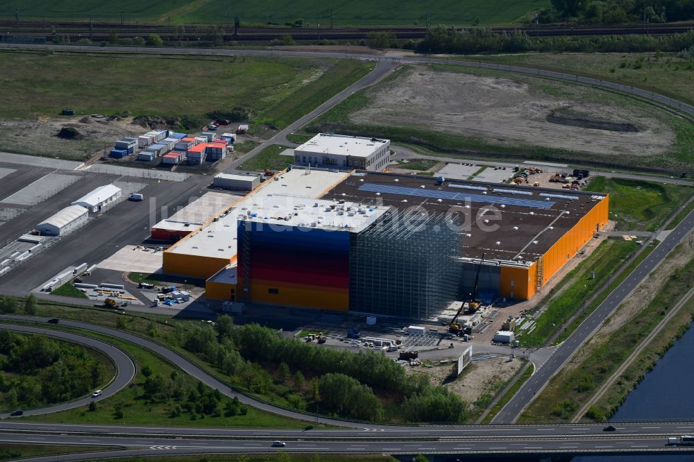 Wustermark aus der Vogelperspektive: Neubau eines Hochregal- Lager-Gebäudekomplex und Logistikzentrum auf dem Gelände dm VZ Verteilerzentrum in Wustermark im Bundesland Brandenburg, Deutschland