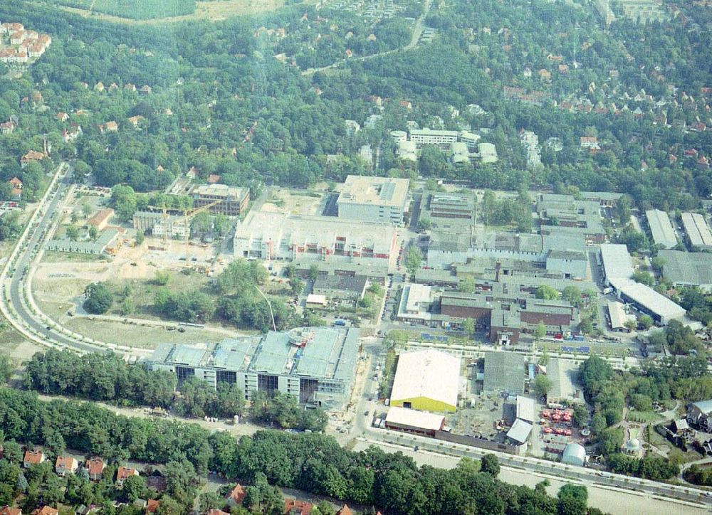 Luftaufnahme Potsdam - Babelsberg - Neubau der Hochschule für Film und Fernsehen auf dem ehem. DEFA-Gelände in Potsdam - Babelsberg.