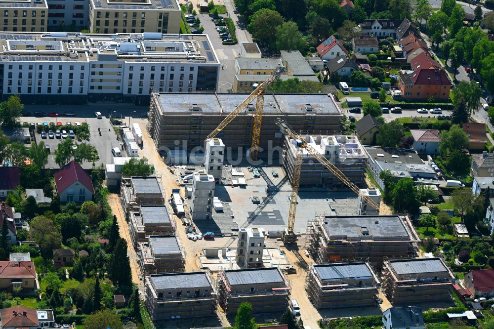 Luftbild Berlin - Neubau Holzbauprojekt und Mehrfamilienhaus-Wohnanlage im Ortsteil Kaulsdorf in Berlin, Deutschland