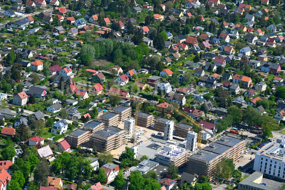 Luftaufnahme Berlin - Neubau Holzbauprojekt und Mehrfamilienhaus-Wohnanlage im Ortsteil Kaulsdorf in Berlin, Deutschland