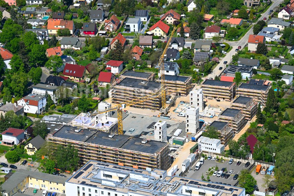 Berlin aus der Vogelperspektive: Neubau Holzbauprojekt und Mehrfamilienhaus-Wohnanlage im Ortsteil Kaulsdorf in Berlin, Deutschland