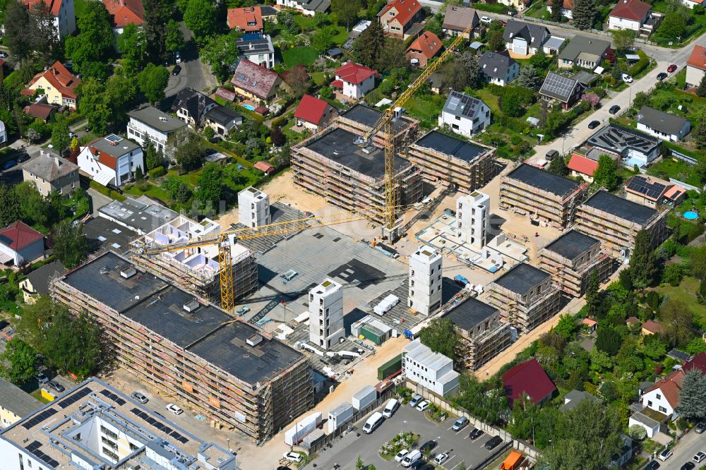 Luftbild Berlin - Neubau Holzbauprojekt und Mehrfamilienhaus-Wohnanlage im Ortsteil Kaulsdorf in Berlin, Deutschland