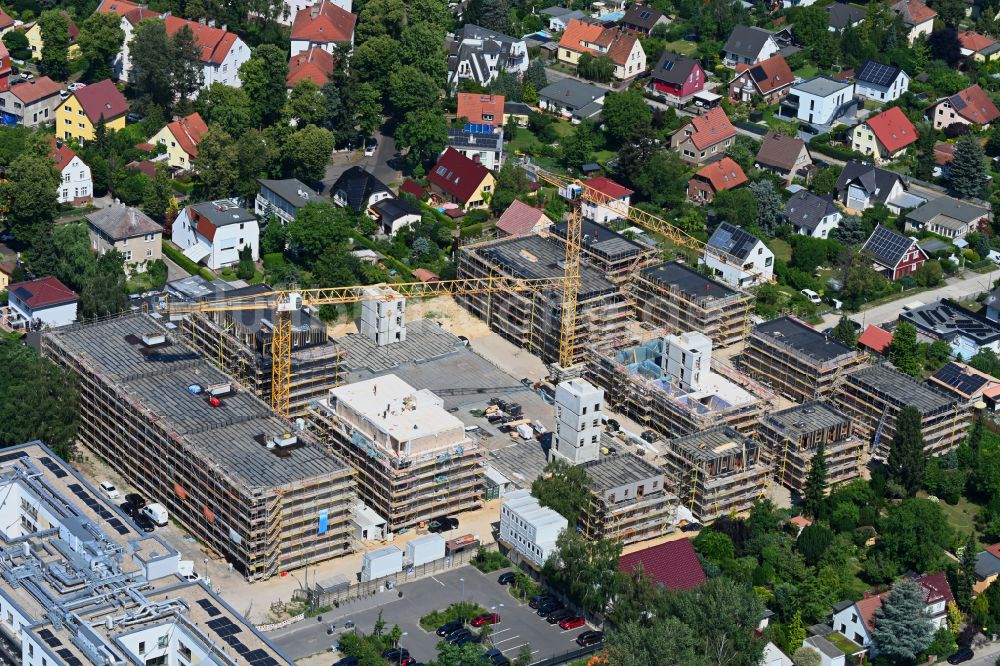 Berlin aus der Vogelperspektive: Neubau Holzbauprojekt und Mehrfamilienhaus-Wohnanlage im Ortsteil Kaulsdorf in Berlin, Deutschland