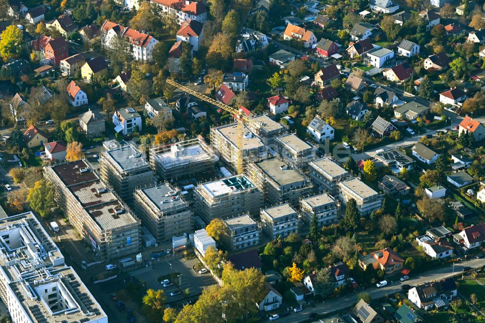 Luftaufnahme Berlin - Neubau Holzbauprojekt und Mehrfamilienhaus-Wohnanlage im Ortsteil Kaulsdorf in Berlin, Deutschland