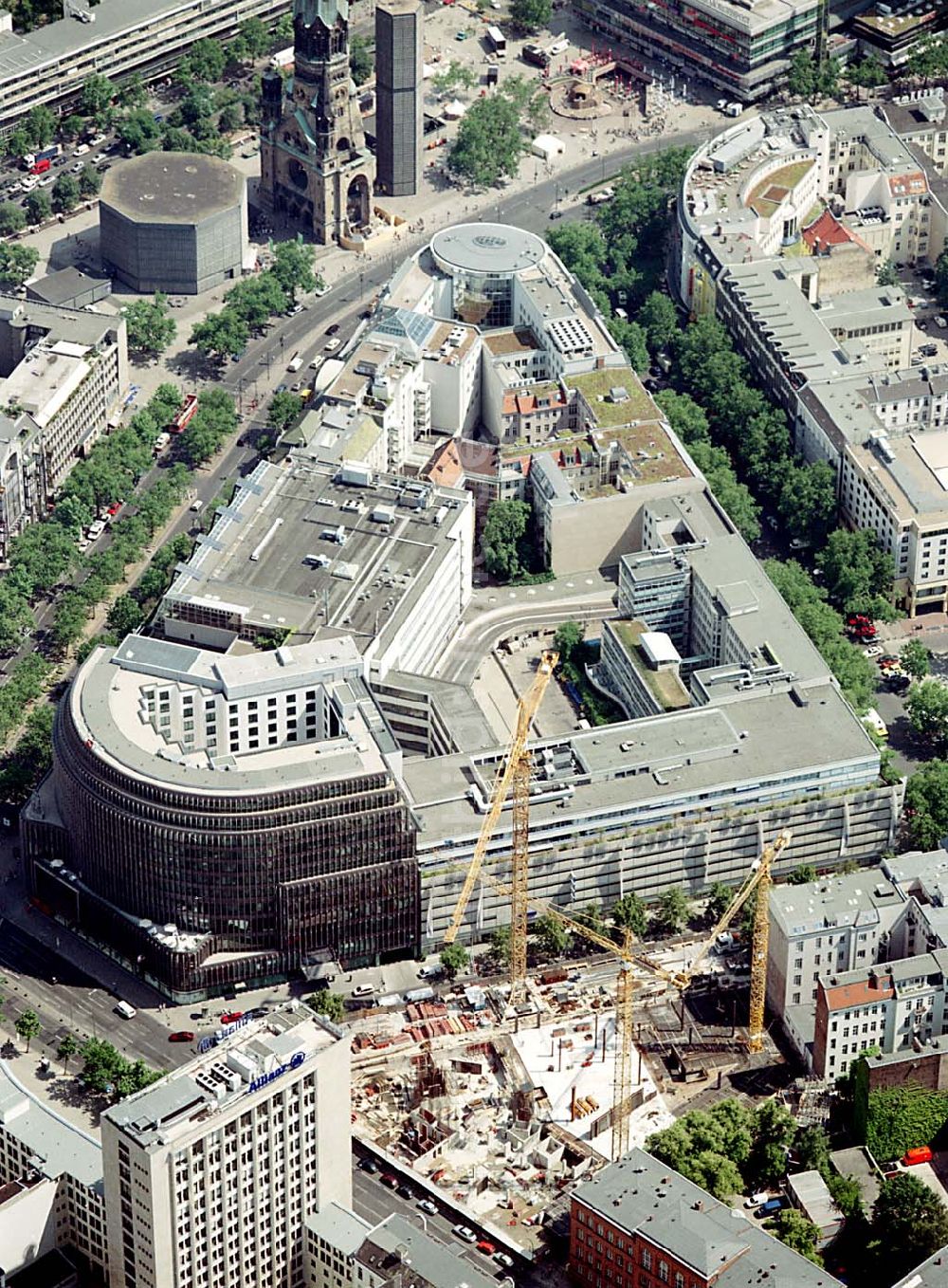 Luftaufnahme Berlin- Charlottenburg - Neubau eines Hotelkomplexes in der Joachimstalerstraße Ecke Augsburgerstraße durch die Hellmich Gruppe Datum: 30