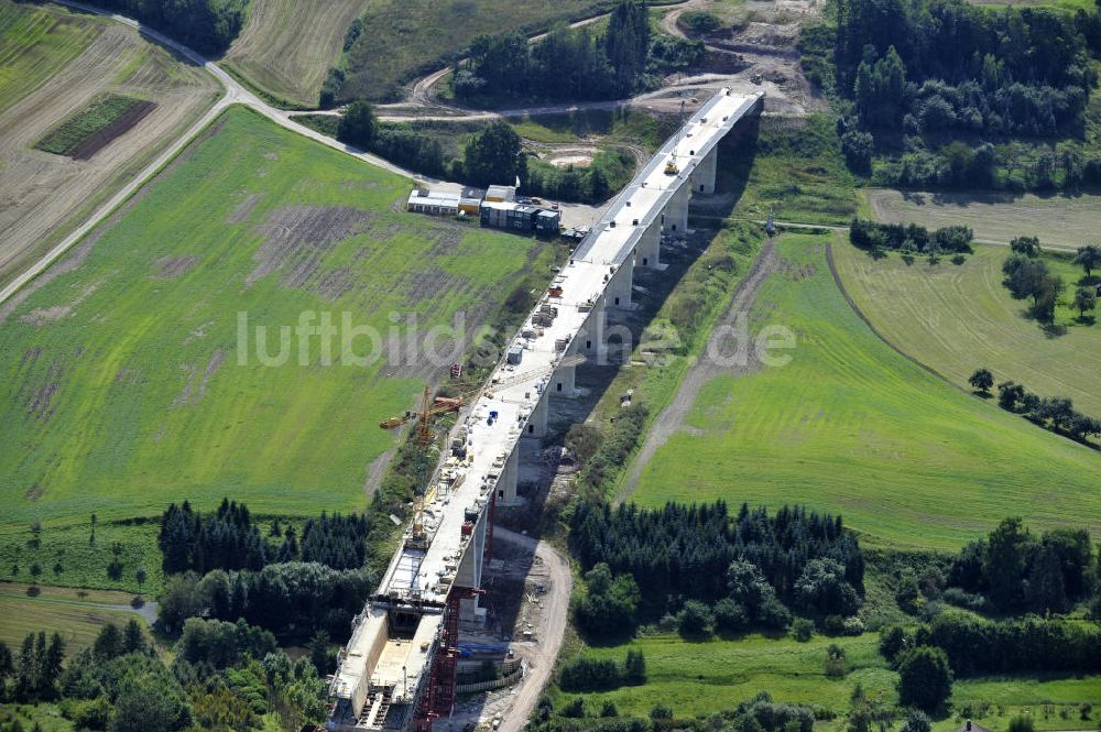 Weißenbrunn am Forst aus der Vogelperspektive: Neubau der ICE- Talbrücke Weißenbrunn am Forst