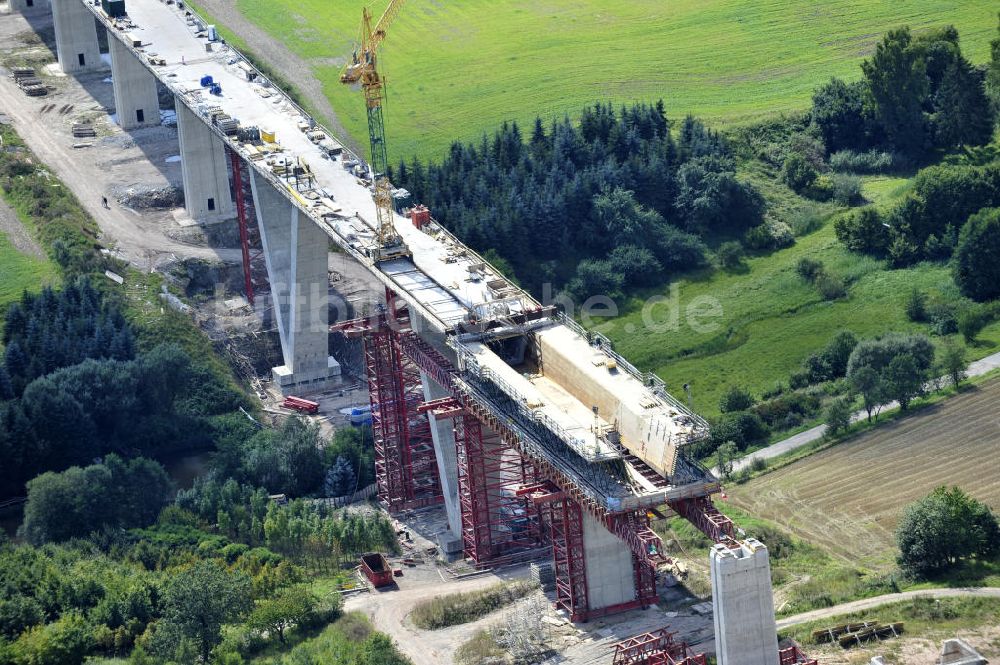 Weißenbrunn am Forst aus der Vogelperspektive: Neubau der ICE- Talbrücke Weißenbrunn am Forst