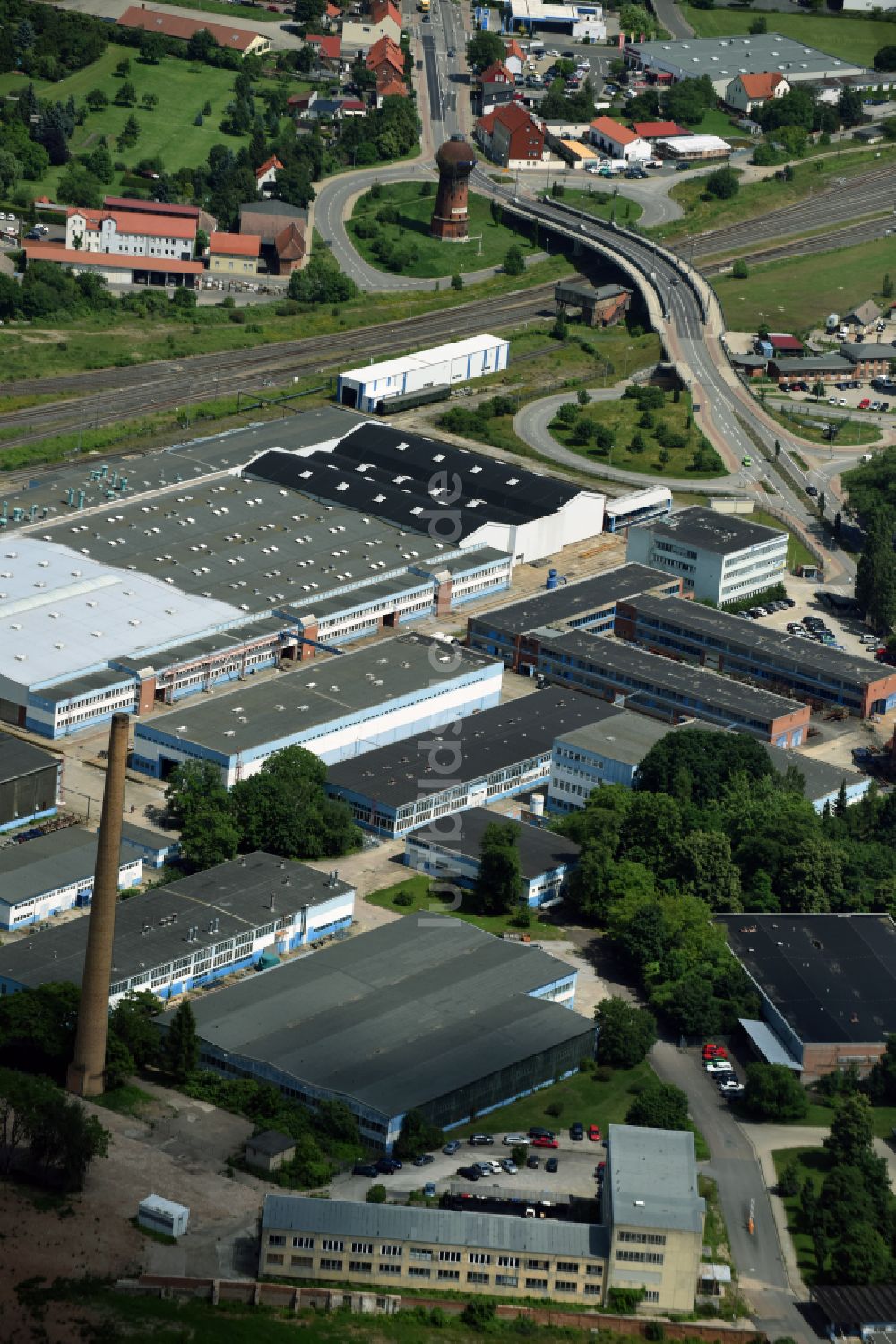 Halberstadt von oben - Neubau der Instandhaltungswerkstatt und Ausbesserungswerk für Zug- Waggons in Halberstadt im Bundesland Sachsen-Anhalt, Deutschland