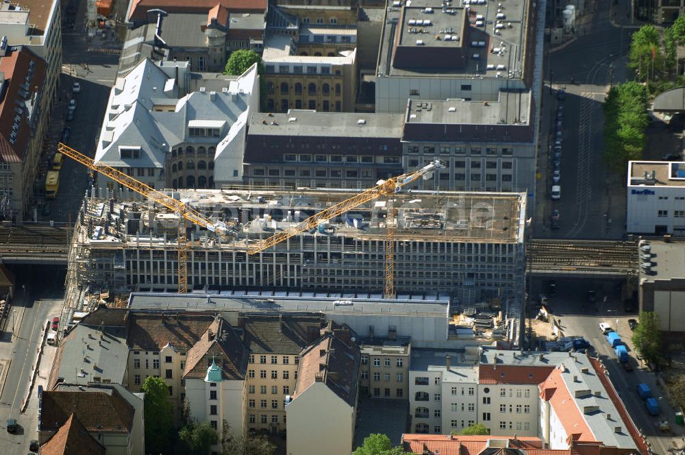 Berlin von oben - Neubau des Jakob Wilhelm Grimm Zentrum an der Geschwister-Scholl-Straße 1 in Berlin