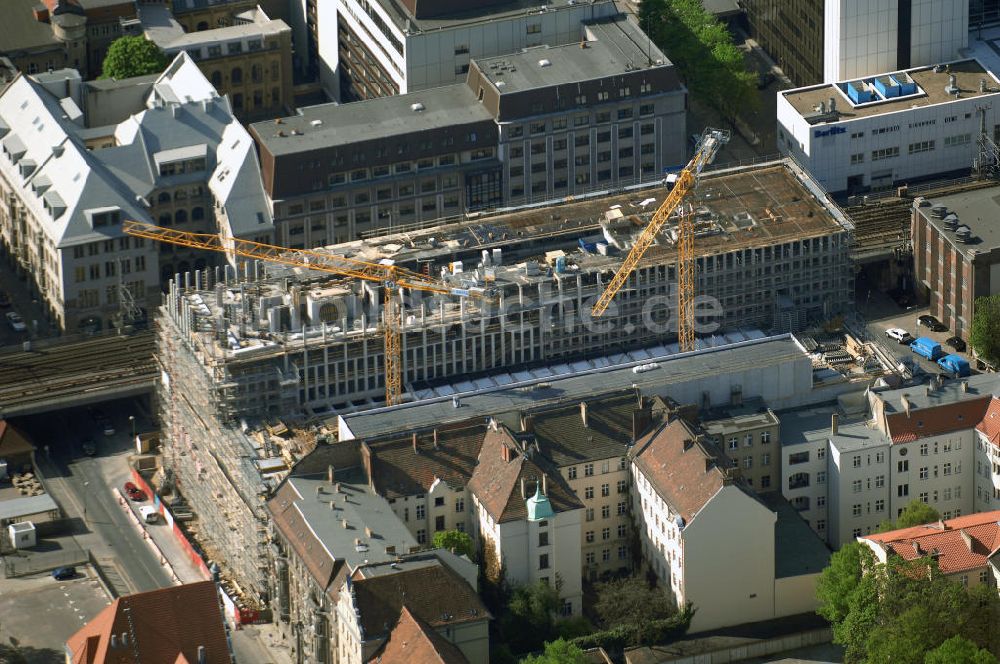 Luftaufnahme Berlin - Neubau des Jakob Wilhelm Grimm Zentrum an der Geschwister-Scholl-Straße 1 in Berlin