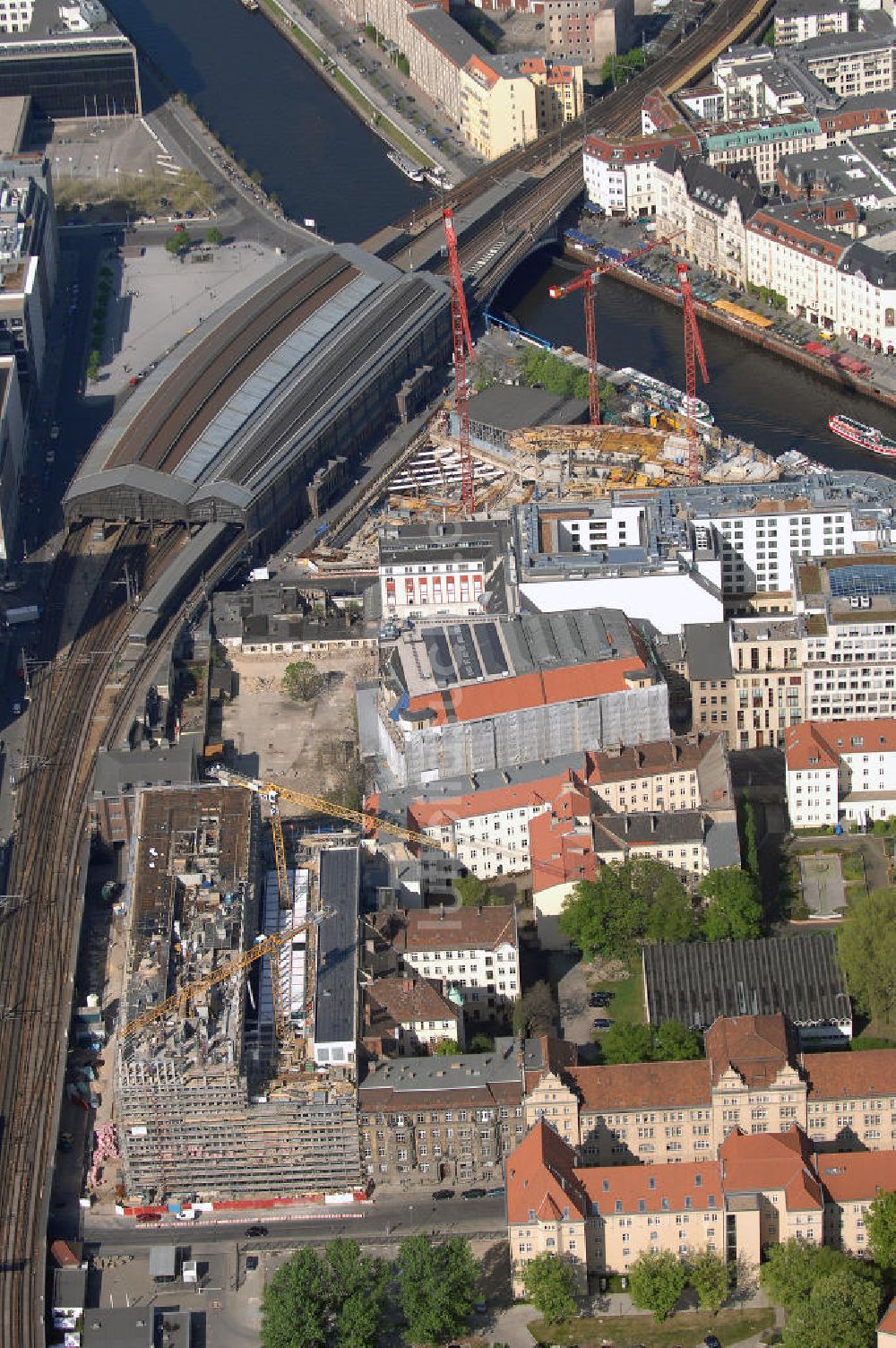 Luftaufnahme Berlin - Neubau des Jakob Wilhelm Grimm Zentrum an der Geschwister-Scholl-Straße 1 in Berlin