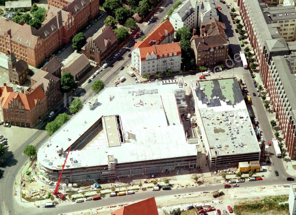 Berlin - Friedrichshain aus der Vogelperspektive: Neubau der JSK Viktiria Center am Gelände der Bundesanstalt für Angestelle (BfA) am Bahnhof Ostkreuz in Berlin - Friedrichshain