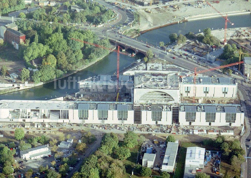 Luftaufnahme Berlin - Tiergarten - Neubau des Kanzleramtes auf dem Spreebogen in Berlin - Tiergarten.