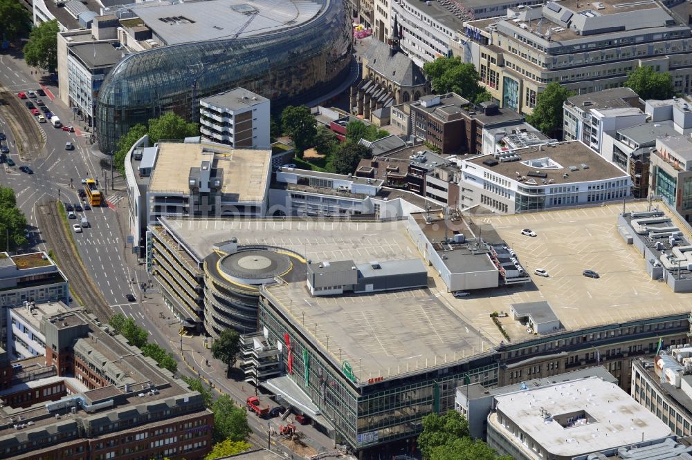 Köln von oben - Neubau des KAUFHOF - Kaufhaus mit Parkhaus an der Cäcilienstraße in der Innenstadt von Köln im Bundesland Nordrhein-Westfalen