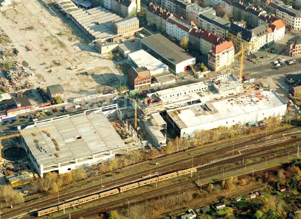 Berlin - Treptow - Schöneweide aus der Vogelperspektive: Neubau eines KAUFLAND-Einkauf-Centers am S-Bhf