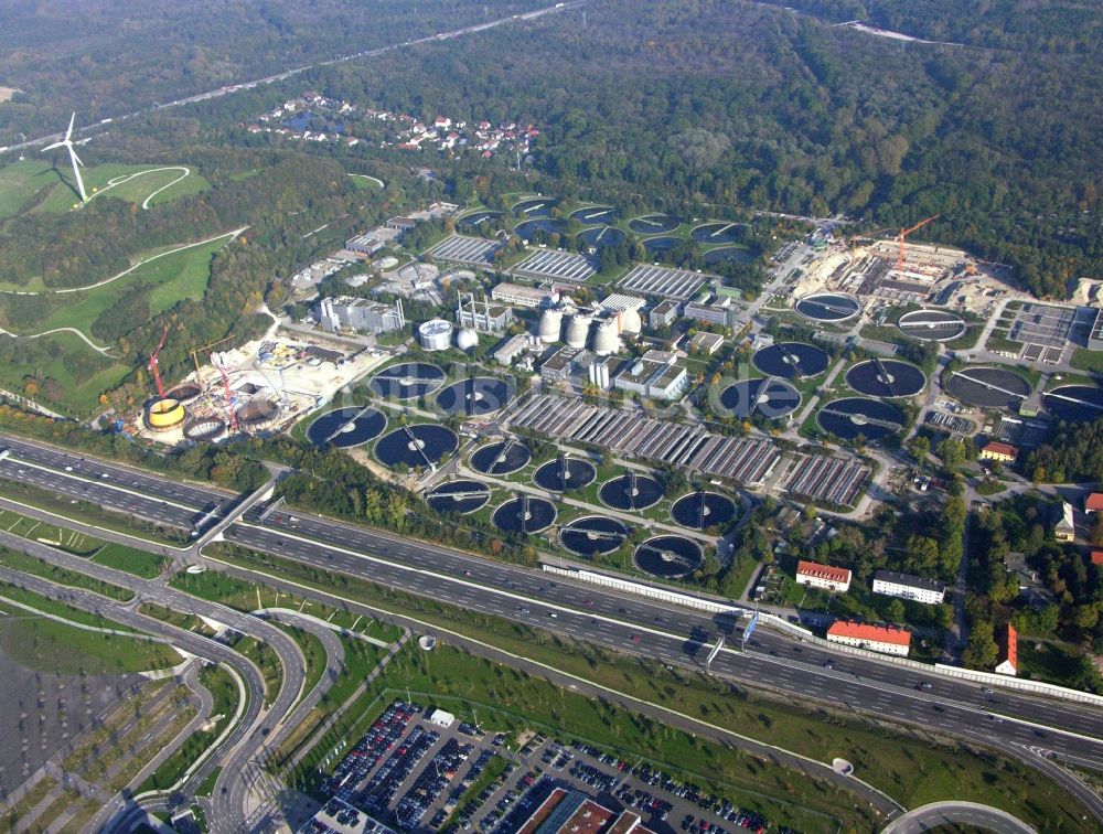 München von oben - Neubau Klärwerks- Becken und Reinigungsstufen des Klärwerk Gut Großlappen in München im Bundesland Bayern, Deutschland