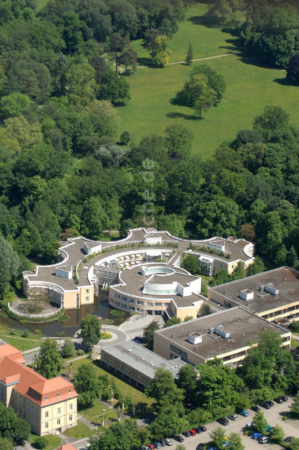 Luftbild WERNECK - Neubau des Krankenhaus für Psychiatrie, Psychotherapie und Psychosomatische Medizin Schloss Werneck