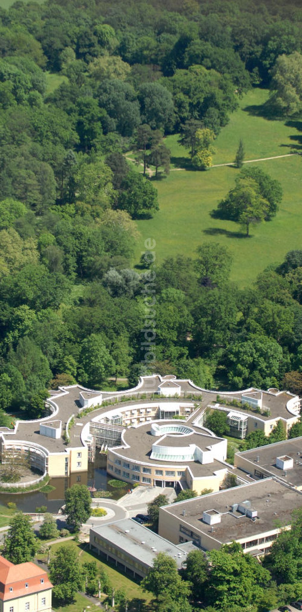 Luftbild WERNECK - Neubau des Krankenhaus für Psychiatrie, Psychotherapie und Psychosomatische Medizin Schloss Werneck