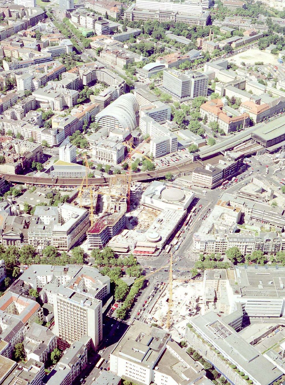 Luftbild Berlin Charlottenburg - Neubau des Kranzlerecks und Abriß des Panoptikums am Kurfürstendamm in Berlin - Charlottenburg.