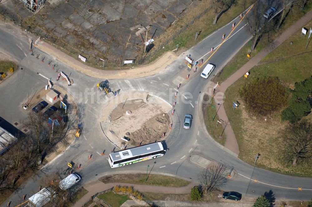 Werneuchen aus der Vogelperspektive: Neubau des Kreisverkehr Freienwalder Chaussee (B158) / Alte Hirschfelder Straße in Werneuchen