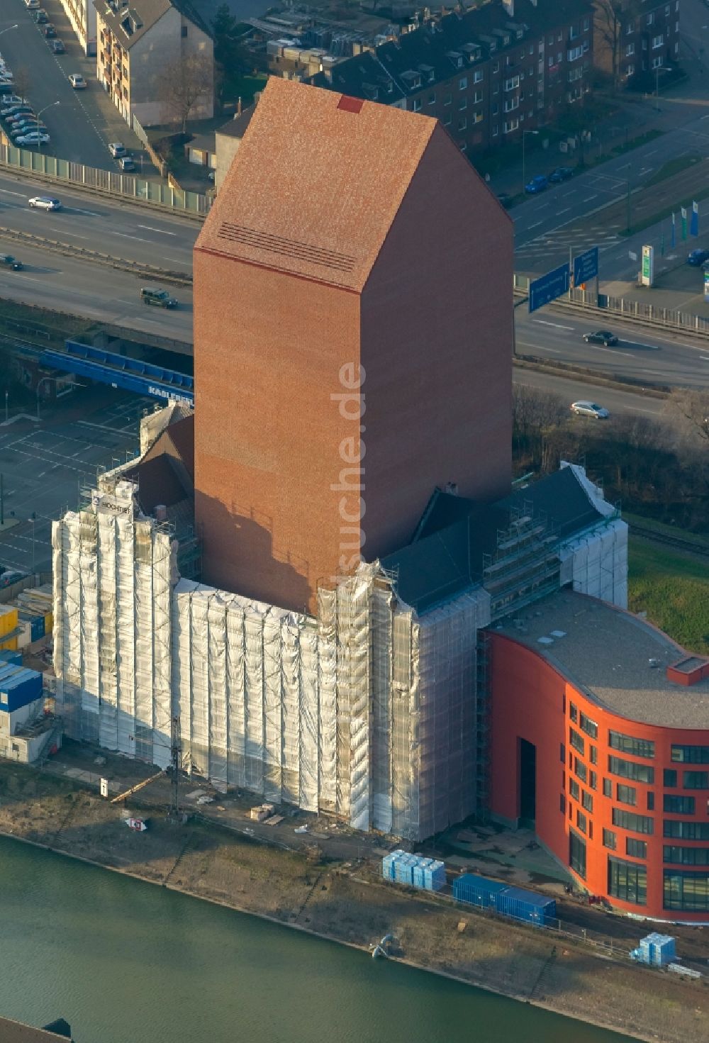 Luftaufnahme Duisburg - Neubau des Landesarchiv NRW als größtes Archivgebäude Deutschlands auf einem vormaligen Kai- Gelände des Duisburger Innenhafen in Nordrhein-Westfalen