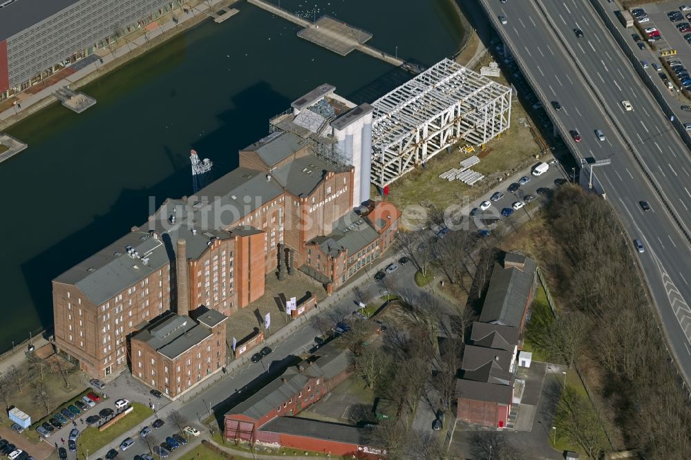 Luftaufnahme Duisburg - Neubau des Landesarchiv NRW als größtes Archivgebäude Deutschlands auf einem vormaligen Kai- Gelände des Duisburger Innenhafen in Nordrhein-Westfalen