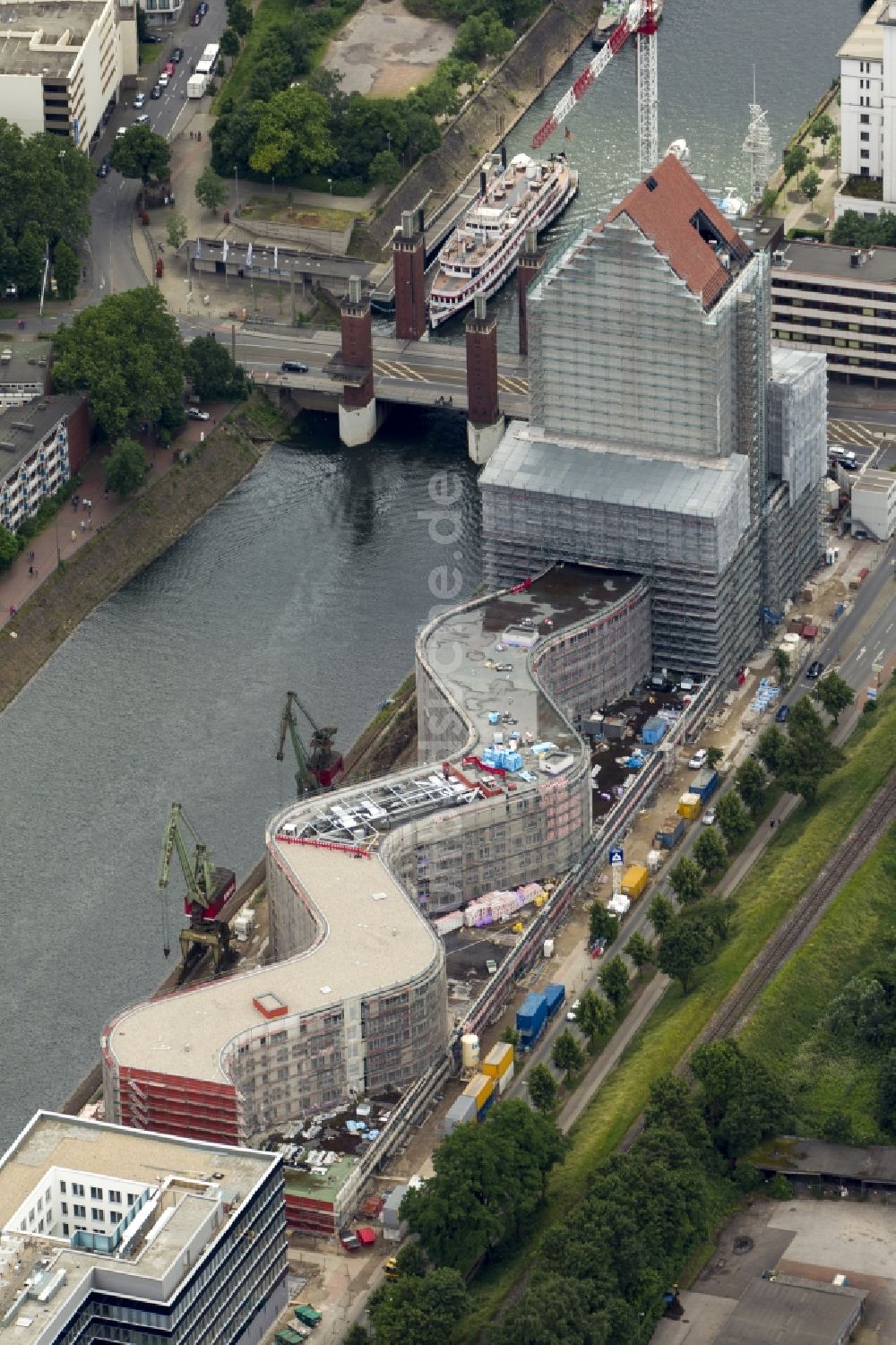 Luftaufnahme Duisburg - Neubau des Landesarchiv NRW als größtes Archivgebäude Deutschlands auf einem vormaligen Kai- Gelände des Duisburger Innenhafens