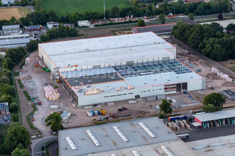 Essingen von oben - Neubau des Logistikzentrums der Garten- und Baumarktkette Hornbach in Essingen im Bundesland Rheinland-Pfalz, Deutschland