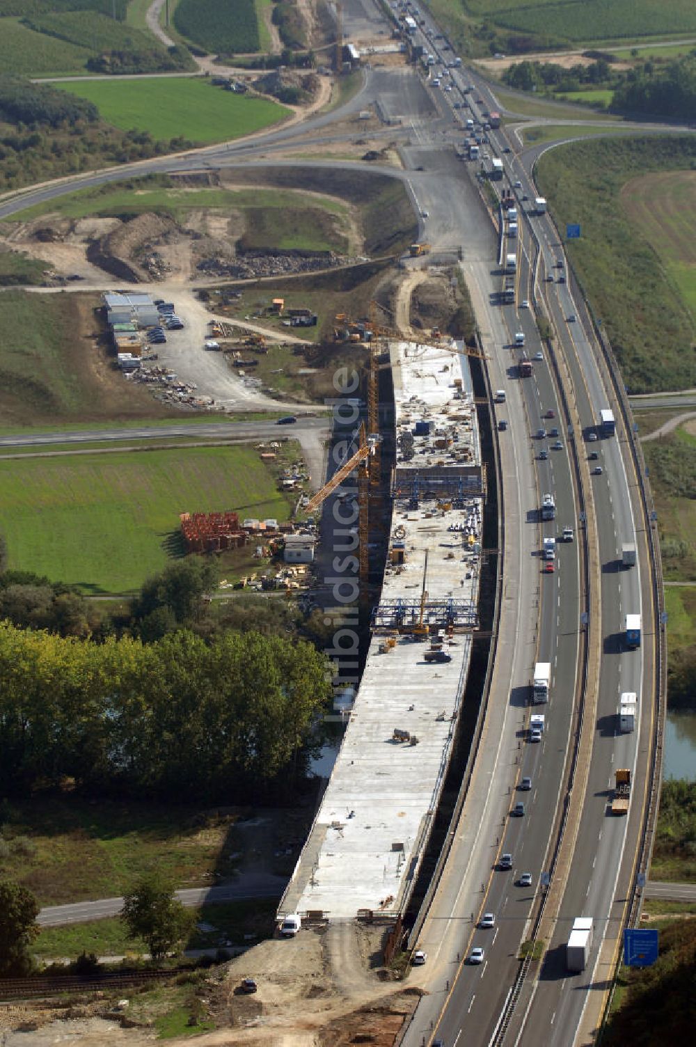 Randersacker aus der Vogelperspektive: Neubau der Mainbrücke der A3 bei Randersacker über den Main