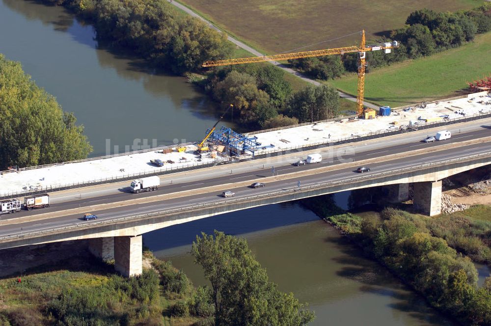 Randersacker aus der Vogelperspektive: Neubau der Mainbrücke der A3 bei Randersacker über den Main