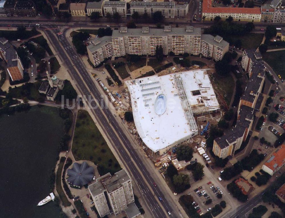 Potsdam - Stadt von oben - Neubau der Markthalle in Potsdam (ZÜBLIN). 18.09.1997