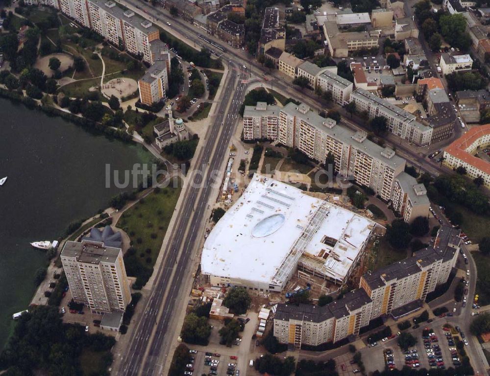 Potsdam - Stadt aus der Vogelperspektive: Neubau der Markthalle in Potsdam (ZÜBLIN). 18.09.1997