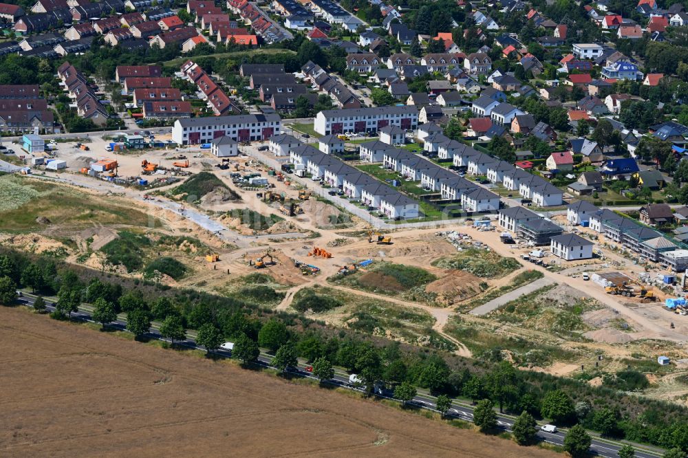 Ahrensfelde von oben - Neubau einer Mehrfamilienhaus-Wohnanlage Ahrensfelder Obstwiesen in Ahrensfelde im Bundesland Brandenburg, Deutschland