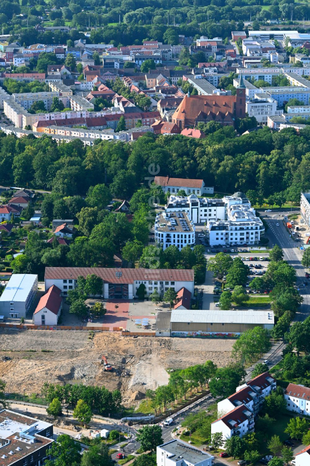 Bernau von oben - Neubau einer Mehrfamilienhaus-Wohnanlage in Bernau im Bundesland Brandenburg, Deutschland