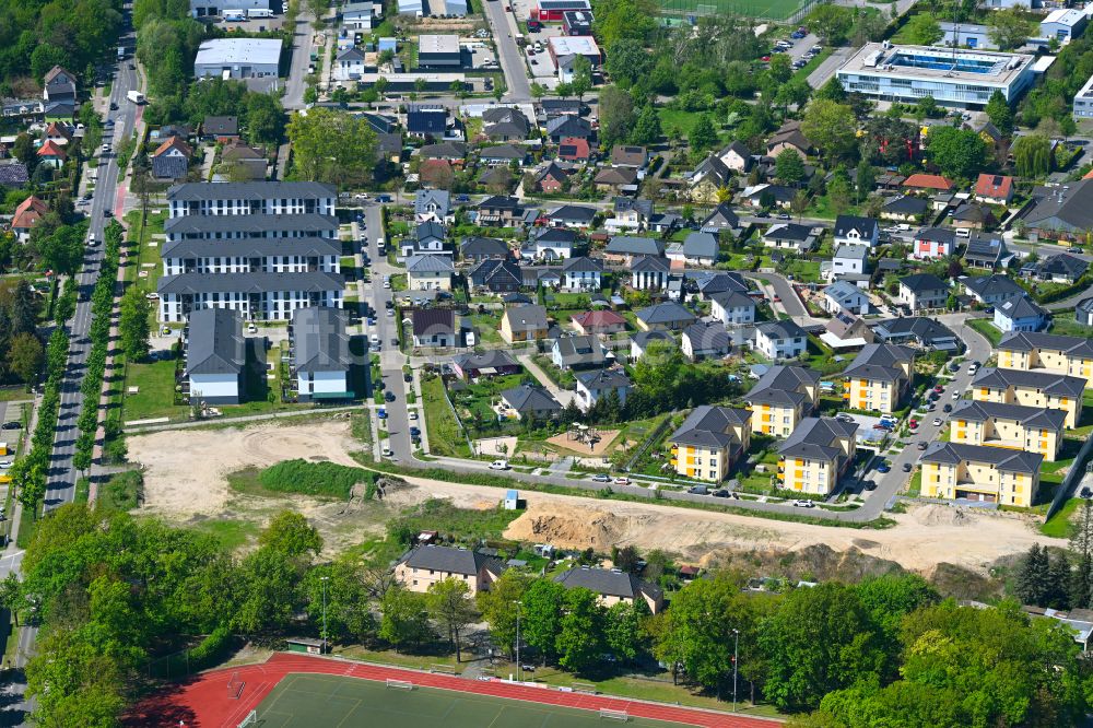 Bernau von oben - Neubau einer Mehrfamilienhaus-Wohnanlage in Bernau im Bundesland Brandenburg, Deutschland