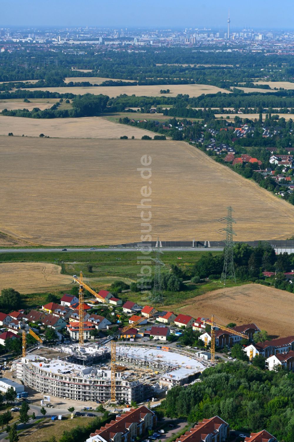 Schwanebeck von oben - Neubau einer Mehrfamilienhaus-Wohnanlage Am Eichenring in Schwanebeck im Bundesland Brandenburg, Deutschland