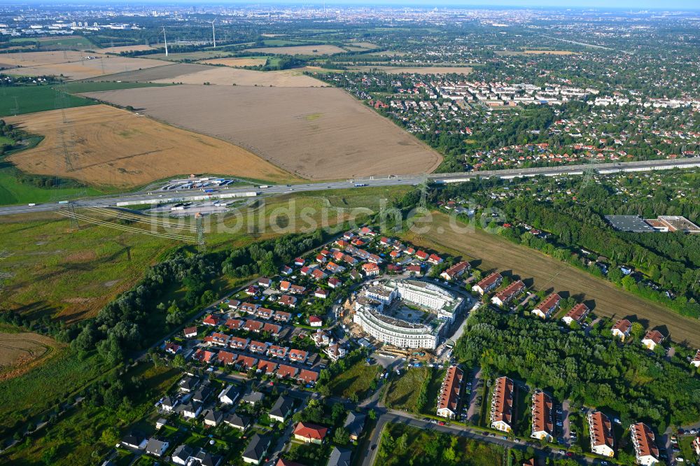 Schwanebeck aus der Vogelperspektive: Neubau einer Mehrfamilienhaus-Wohnanlage Am Eichenring in Schwanebeck im Bundesland Brandenburg, Deutschland