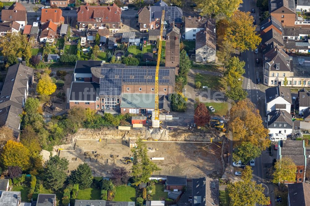 Bottrop von oben - Neubau einer Mehrfamilienhaus-Wohnanlage an der Eichenstraße in Bottrop im Bundesland Nordrhein-Westfalen, Deutschland