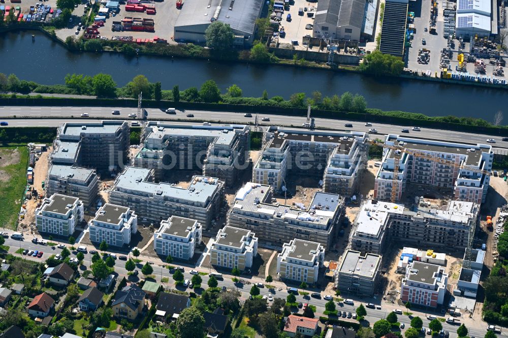 Berlin aus der Vogelperspektive: Neubau einer Mehrfamilienhaus-Wohnanlage am Eisenhutweg in Berlin, Deutschland