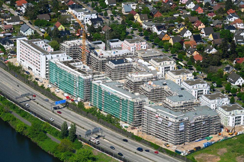 Berlin aus der Vogelperspektive: Neubau einer Mehrfamilienhaus-Wohnanlage am Eisenhutweg in Berlin, Deutschland