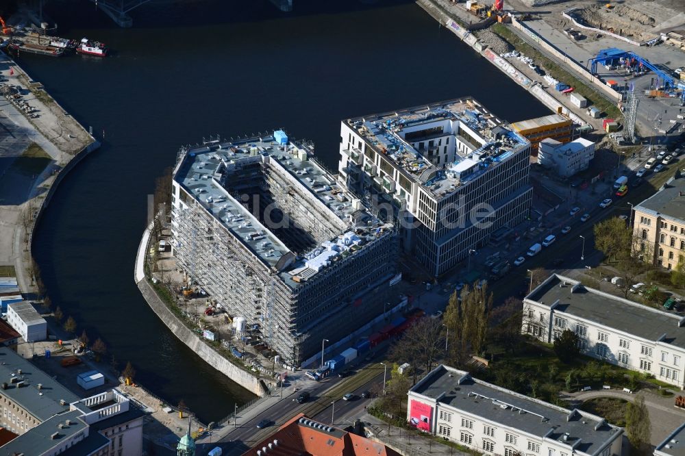 Berlin von oben - Neubau einer Mehrfamilienhaus-Wohnanlage am Humboldthafen in Berlin, Deutschland