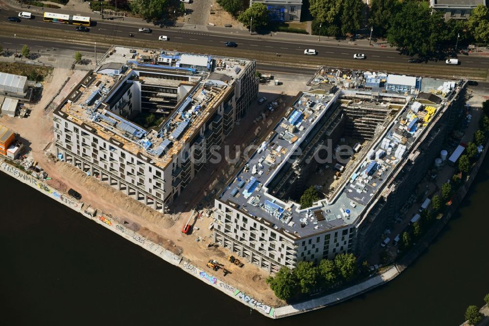 Berlin von oben - Neubau einer Mehrfamilienhaus-Wohnanlage am Humboldthafen in Berlin, Deutschland