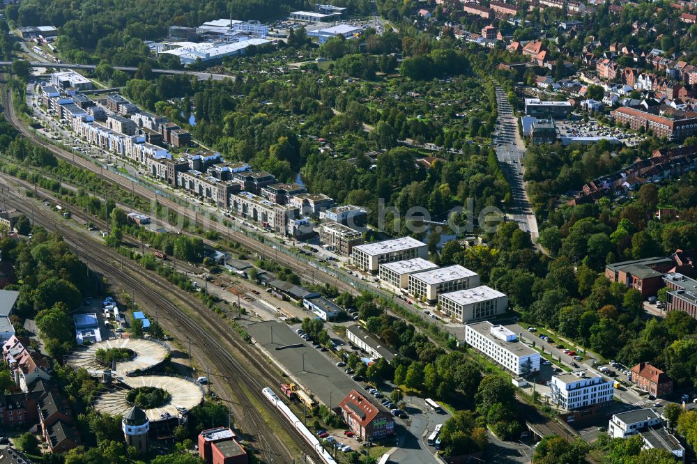 Lüneburg aus der Vogelperspektive: Neubau einer Mehrfamilienhaus-Wohnanlage Ilmenaugarten in Lüneburg im Bundesland Niedersachsen, Deutschland