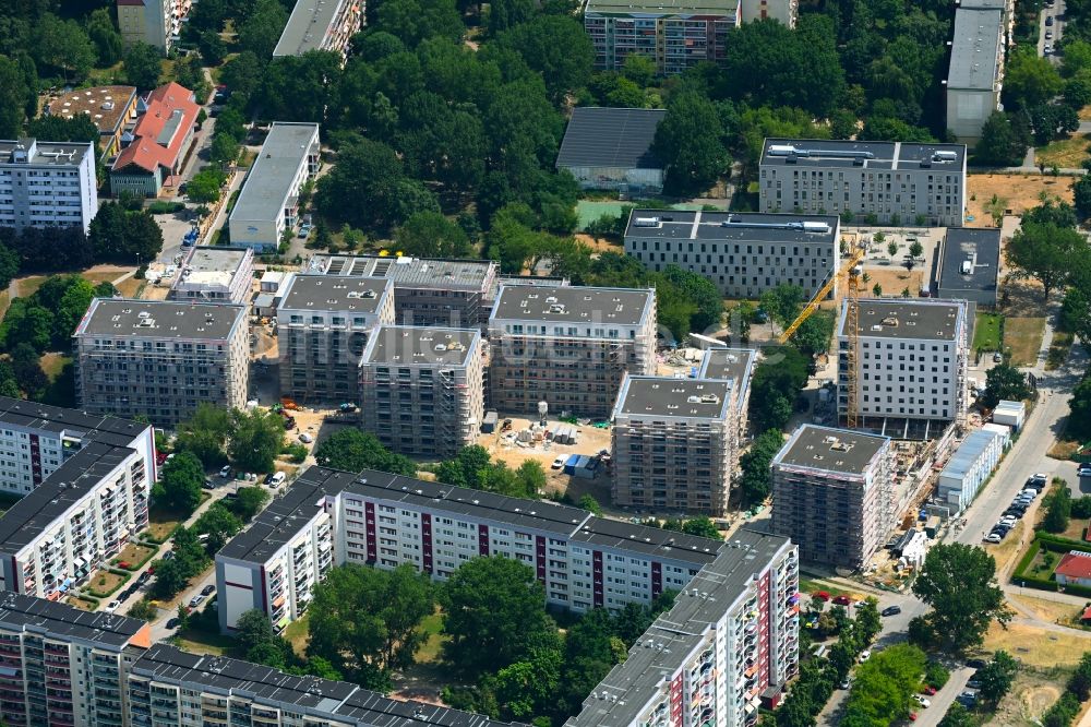 Luftbild Berlin - Neubau einer Mehrfamilienhaus-Wohnanlage an der Karl-Holtz-Straße im Ortsteil Marzahn in Berlin, Deutschland