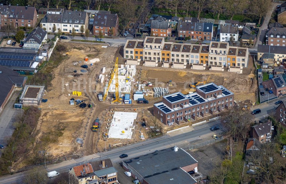 Emmerich am Rhein von oben - Neubau einer Mehrfamilienhaus-Wohnanlage Katjes-Quartier in Emmerich am Rhein im Bundesland Nordrhein-Westfalen, Deutschland