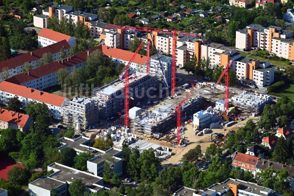 Berlin aus der Vogelperspektive: Neubau einer Mehrfamilienhaus-Wohnanlage im Ortsteil Lankwitz in Berlin, Deutschland